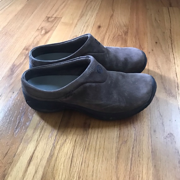 Merrell Shoes - Merrell slip on clogs🛍